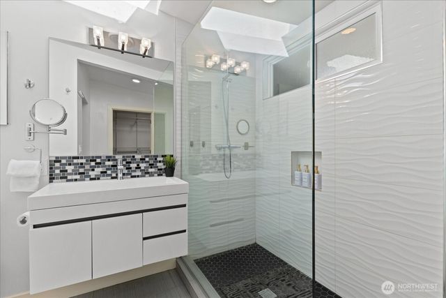 2752 NE 103rd Street, Seattle, WA 98125