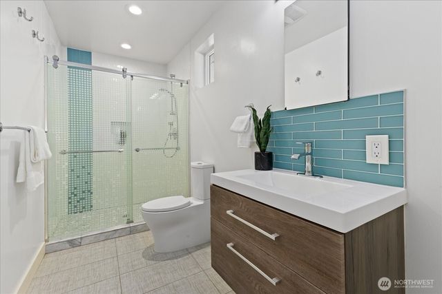 2752 NE 103rd Street, Seattle, WA 98125