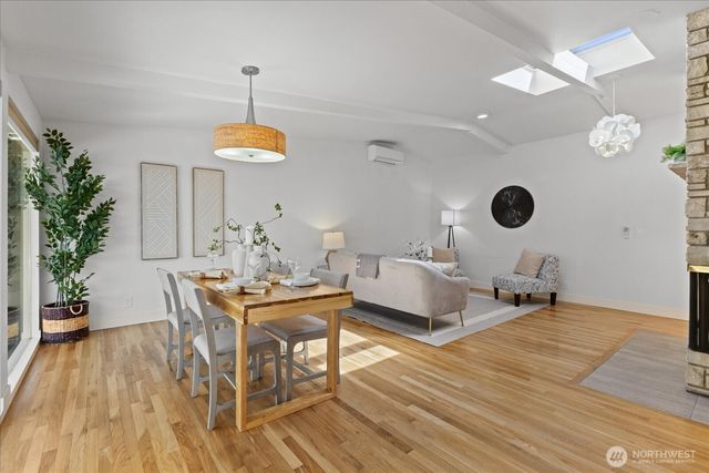 2752 NE 103rd Street, Seattle, WA 98125