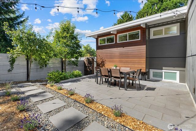 2752 NE 103rd Street, Seattle, WA 98125