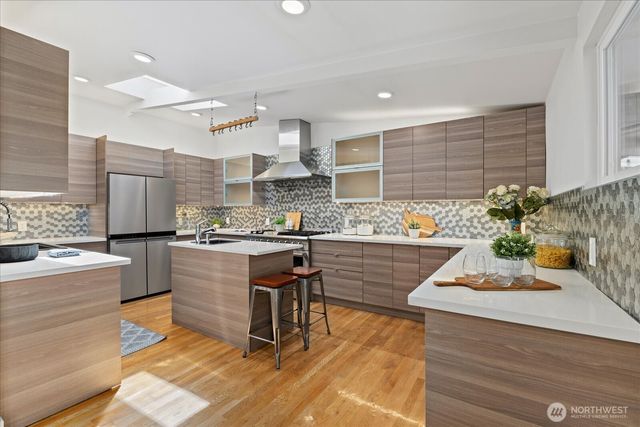 2752 NE 103rd Street, Seattle, WA 98125