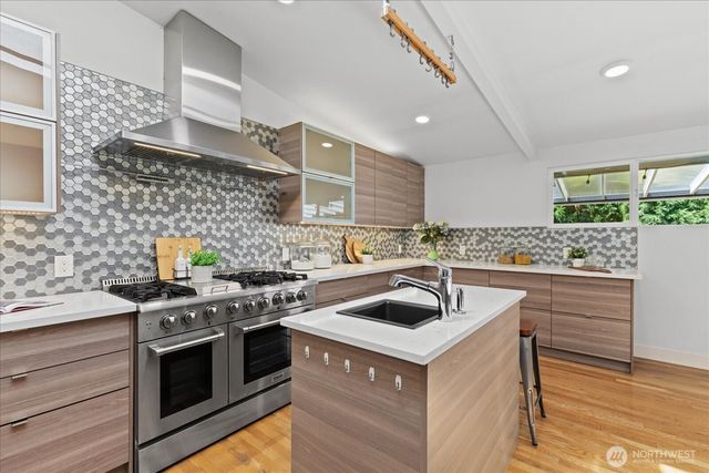 2752 NE 103rd Street, Seattle, WA 98125
