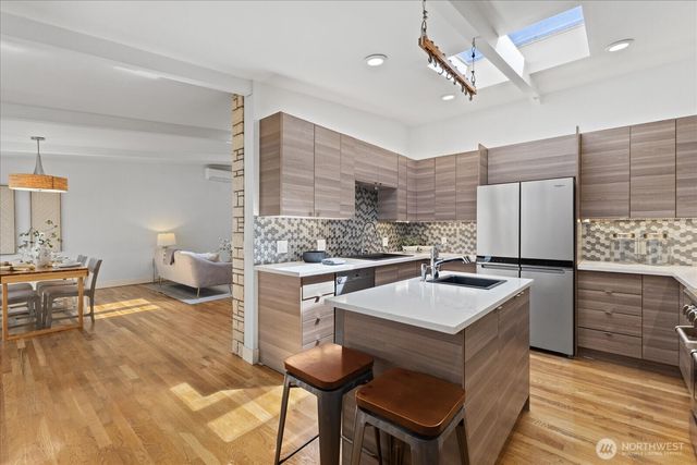2752 NE 103rd Street, Seattle, WA 98125