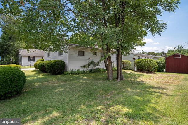 302 TYLER AVE, Carneys Point, NJ 08069