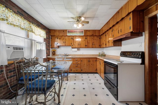 302 TYLER AVE, Carneys Point, NJ 08069