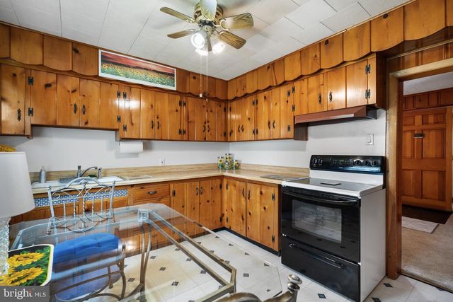 302 TYLER AVE, Carneys Point, NJ 08069