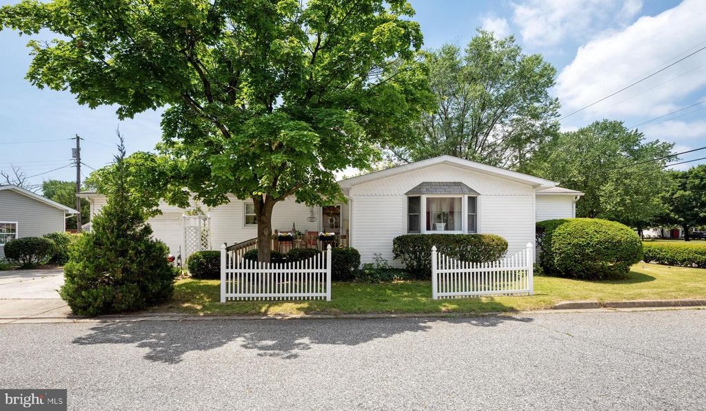 302 TYLER AVE, Carneys Point, NJ 08069