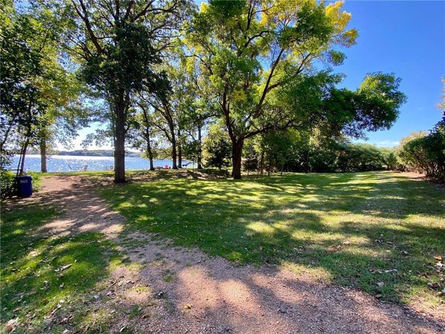 8789 N Bay Drive, Chanhassen, MN 55317