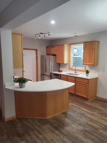 8789 N Bay Drive, Chanhassen, MN 55317