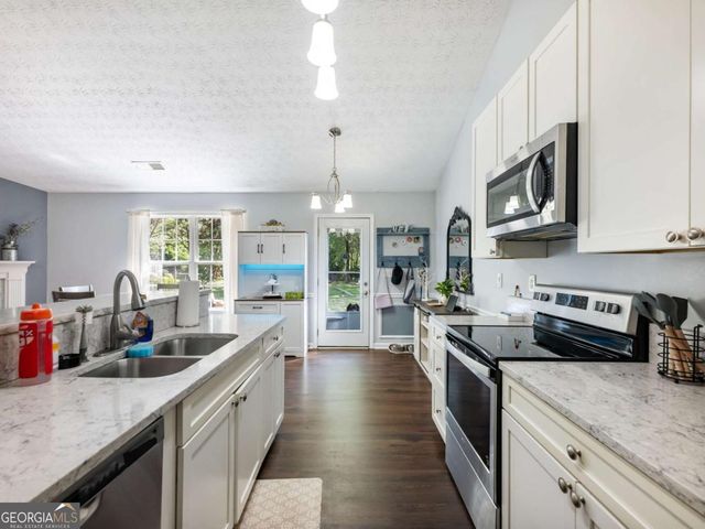 95 Joshua Way, Hoschton, GA 30548