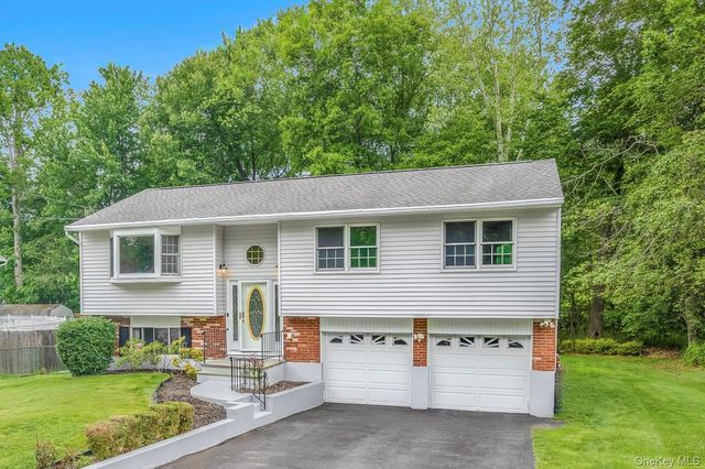 51 Sutton Park Road, Poughkeepsie, NY 12603