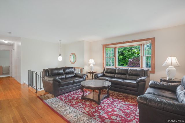 51 Sutton Park Road, Poughkeepsie, NY 12603