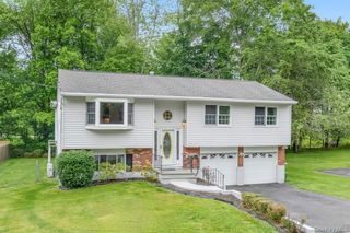 51 Sutton Park Road, Poughkeepsie, NY 12603
