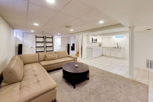 7510 W Jonquil Terrace, Niles, IL 60714