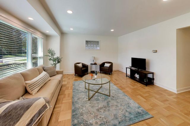 7510 W Jonquil Terrace, Niles, IL 60714