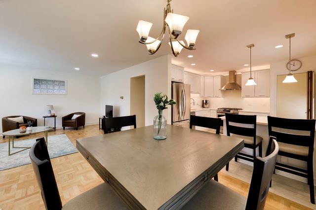 7510 W Jonquil Terrace, Niles, IL 60714