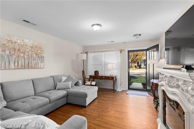 93 Geoffrey Way, Kernersville, NC 27284