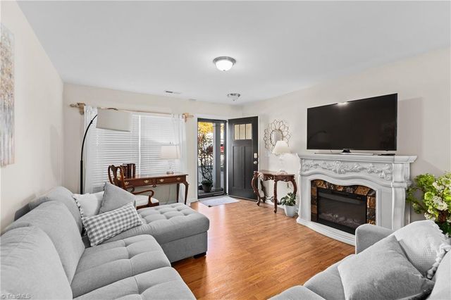 93 Geoffrey Way, Kernersville, NC 27284