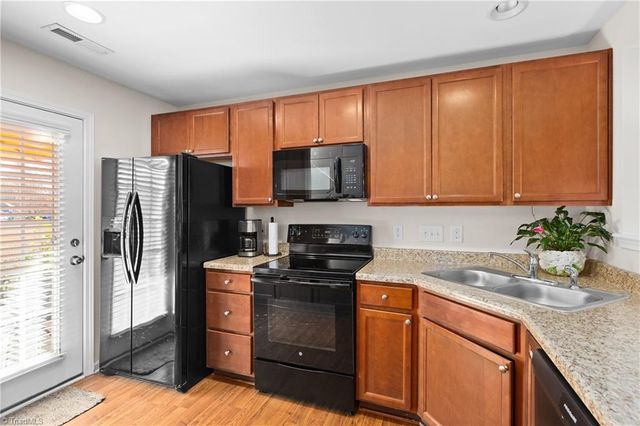 93 Geoffrey Way, Kernersville, NC 27284