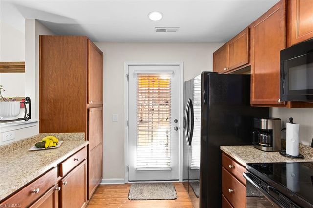 93 Geoffrey Way, Kernersville, NC 27284