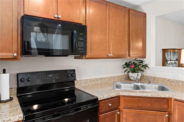 93 Geoffrey Way, Kernersville, NC 27284