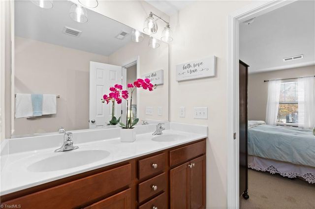 93 Geoffrey Way, Kernersville, NC 27284