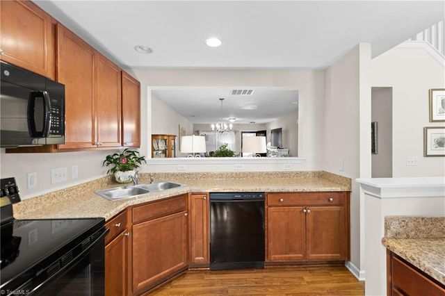 93 Geoffrey Way, Kernersville, NC 27284