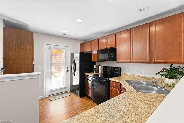 93 Geoffrey Way, Kernersville, NC 27284