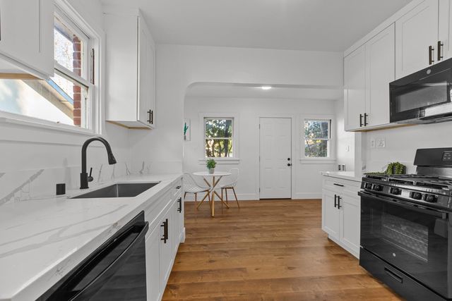 3225 D St, Sacramento, CA 95816