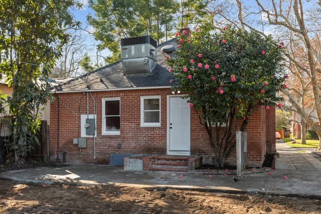 3225 D St, Sacramento, CA 95816