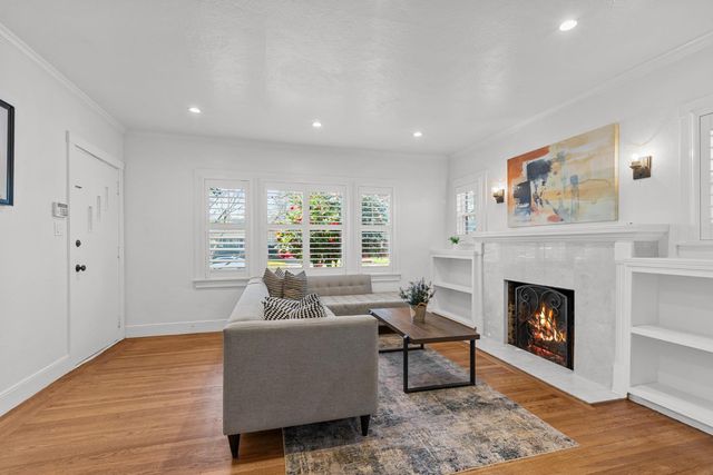 3225 D St, Sacramento, CA 95816