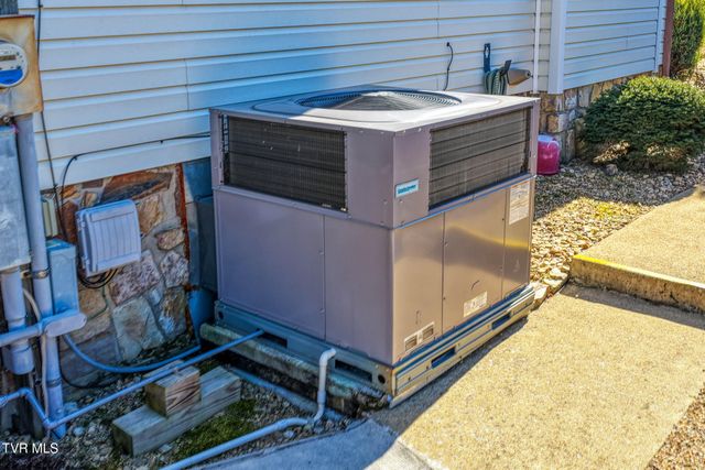 102 Thorps Chapel Road, Rogersville, TN 37857