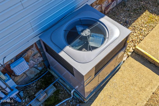 102 Thorps Chapel Road, Rogersville, TN 37857