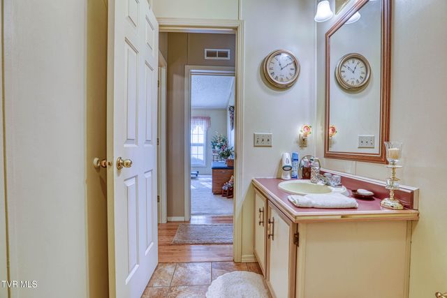 102 Thorps Chapel Road, Rogersville, TN 37857