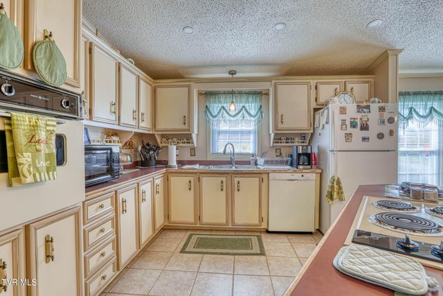 102 Thorps Chapel Road, Rogersville, TN 37857