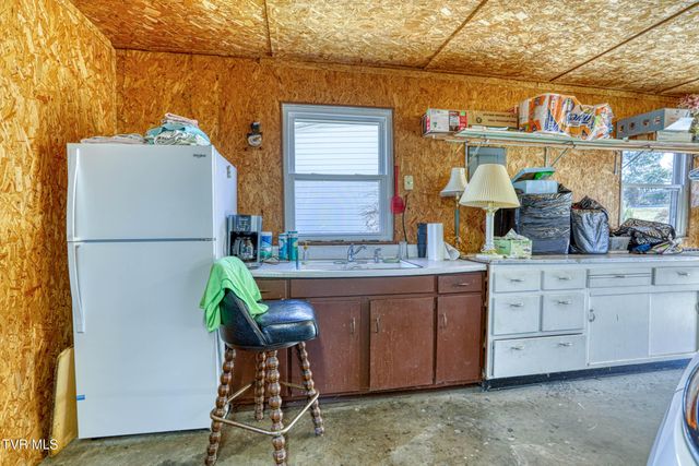 102 Thorps Chapel Road, Rogersville, TN 37857