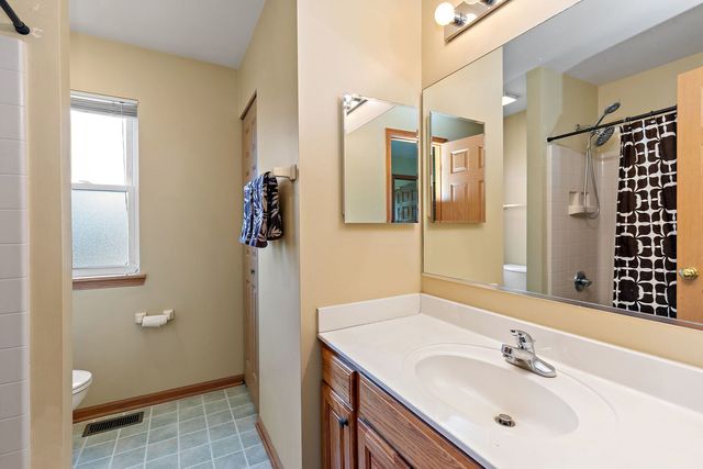 10665 Painted Desert Court, Huntley, IL 60142