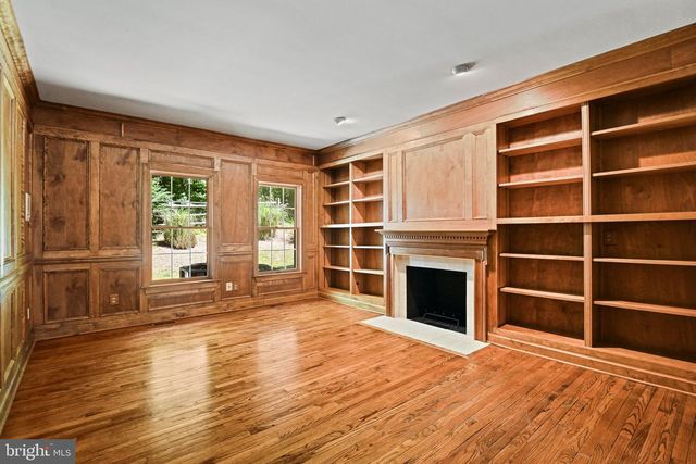700 RUNNING BROOK DR, Great Falls, VA 22066