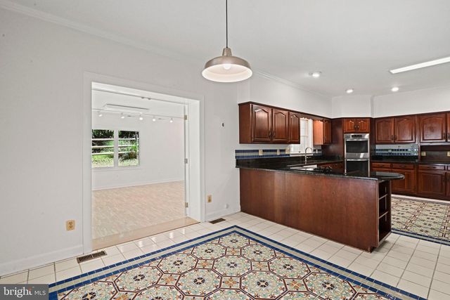 700 RUNNING BROOK DR, Great Falls, VA 22066