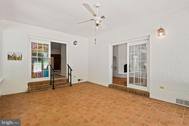 700 RUNNING BROOK DR, Great Falls, VA 22066