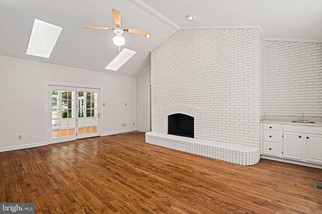 700 RUNNING BROOK DR, Great Falls, VA 22066
