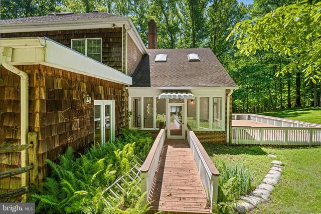 700 RUNNING BROOK DR, Great Falls, VA 22066