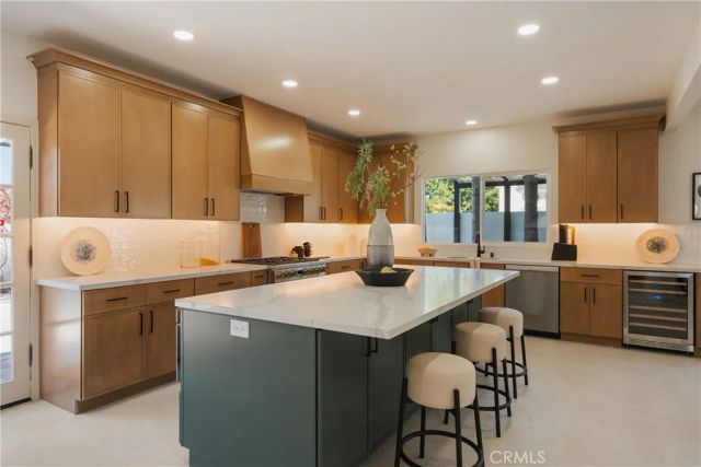 17182 Hillside Circle, Huntington Beach, CA 92649