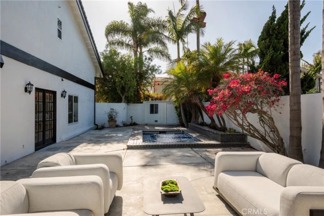 17182 Hillside Circle, Huntington Beach, CA 92649
