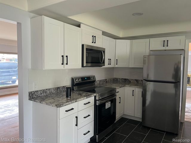32850 WINNIE Avenue, Warren, MI 48093