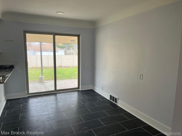 32850 WINNIE Avenue, Warren, MI 48093