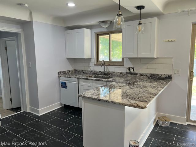 32850 WINNIE Avenue, Warren, MI 48093