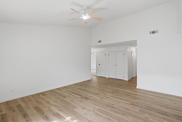 1727 W Doyle Street, Granbury, TX 76048