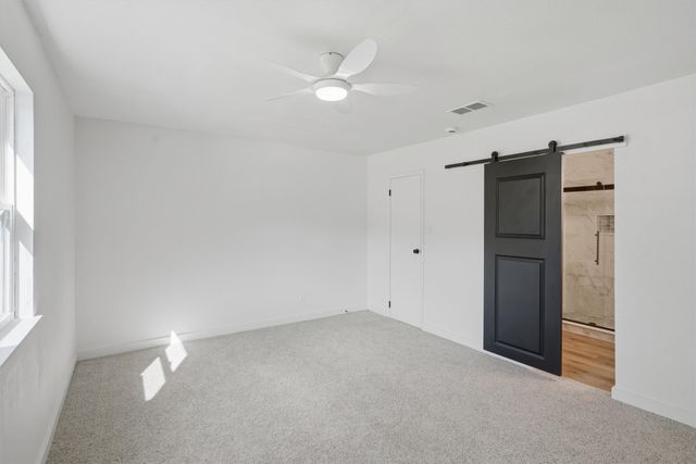 1727 W Doyle Street, Granbury, TX 76048