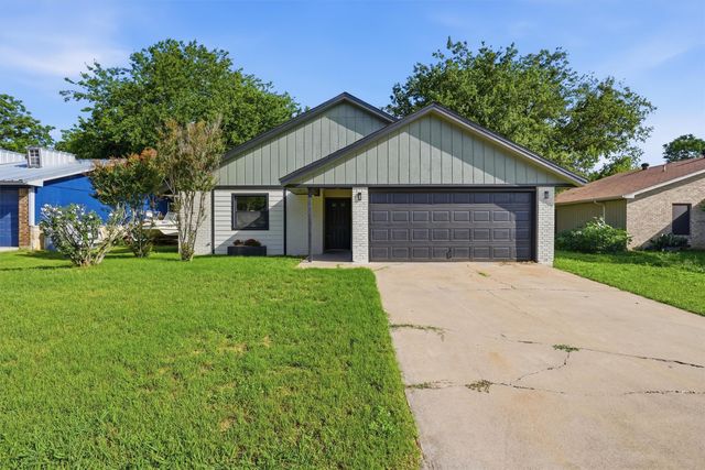 1727 W Doyle Street, Granbury, TX 76048